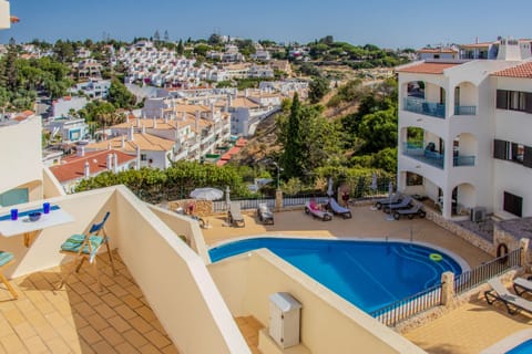 Great location overlooking pool