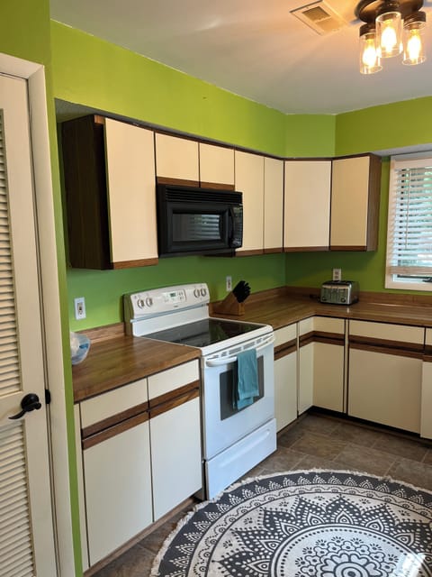 Full kitchen with stove, fridge, microwave, sink with disposal.