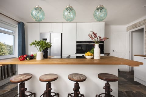 Breakfast Bar seating 4- Sennen Sand by Stay Ca Holidays