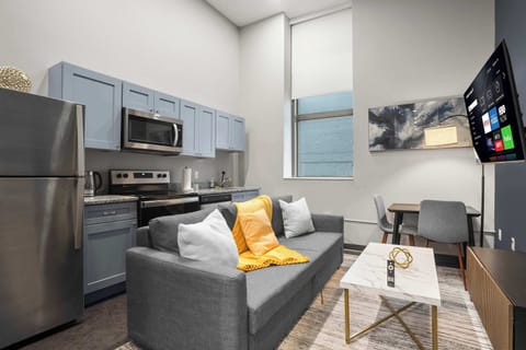 CozySuites | Modern 1BR in Downtown Pitts. #3