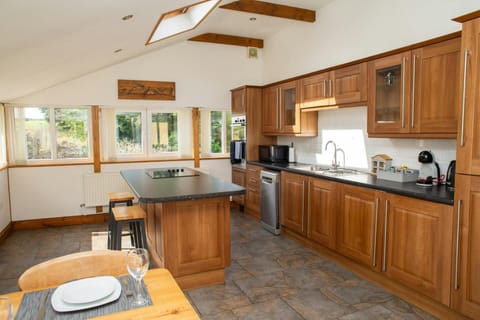 Kitchen with eye level oven, dishwasher and washing machine