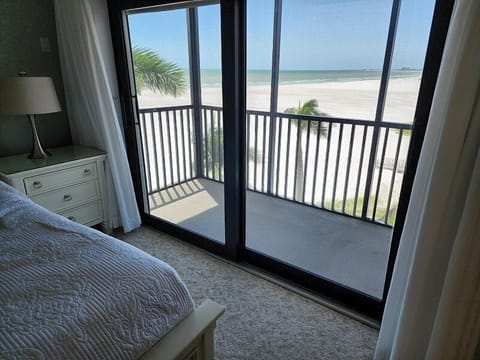 Master Bedroom Lanai View