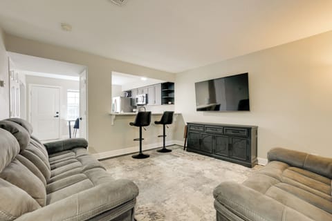 Humble Vacation Rental | 2BR | 1.5BA | 1,000 Sq Ft | Stairs Required