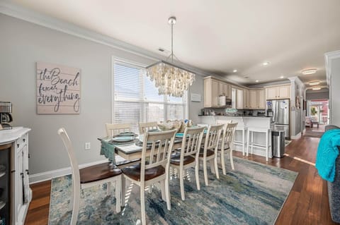 Dining Area Seats 10