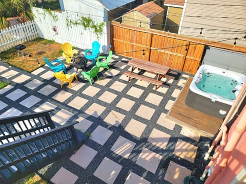 Brand new hot-tub and fire pit for the winter season! 