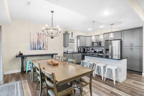 Make mealtime memories together in the spacious dining area​