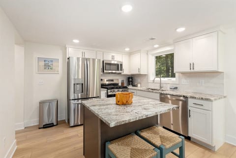 Fully equipped kitchen with center island