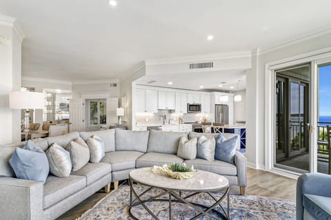 1922 South Beach Club | Stunning living space with amazing view - 1922 South Beach Club | Stunning living space with amazing view