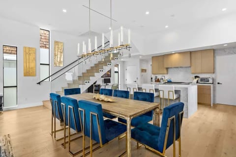 Dining area / kitchen