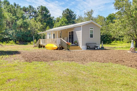 Hampstead Vacation Rental | 2BR | 1BA | Steps Required | 399 Sq Ft