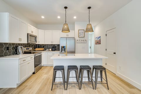 Kitchen | Breakfast Bar | Dishware/Flatware | 1st Floor