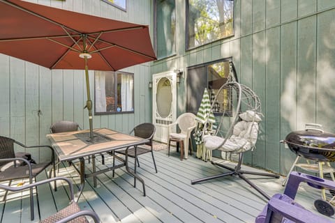 East Stroudsburg Vacation Rental | 2BR | 2BA | Steps Required | 2,300 Sq Ft