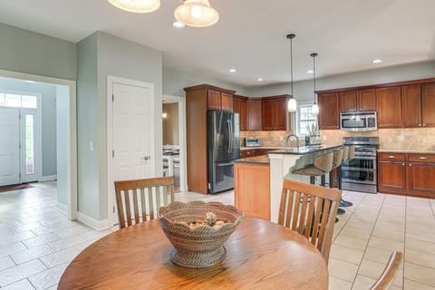 Breakfast Nook | Main Level