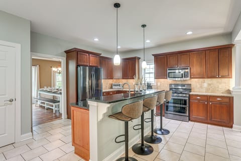 Kitchen | Drip & Single-Serve Coffee Makers | Blender | Main Level