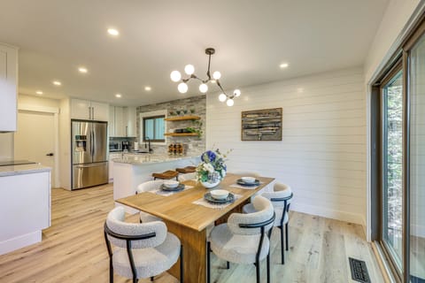 Dining Area | Main Floor