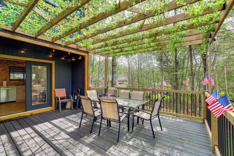 Tobyhanna Vacation Rental | 4BR | 3BA | 1,655 Sq Ft | 6 Steps Required