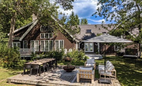 Cottage Deck &amp; Seating