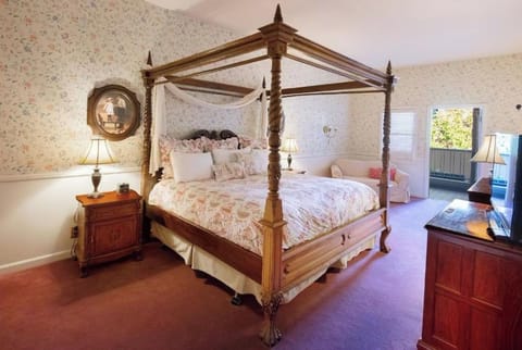 Unwind in a romantic canopy bed with vintage, cozy elegance.