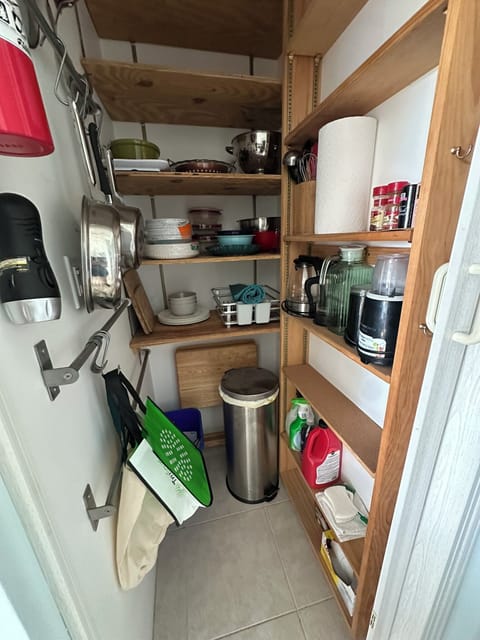 Kitchenette Pantry