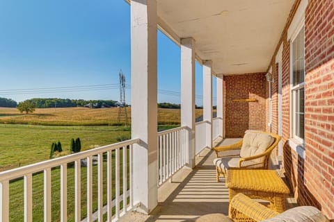 Boonsboro Vacation Rental | 4BR | 2BA | Stairs Required | 5,000 Sq Ft