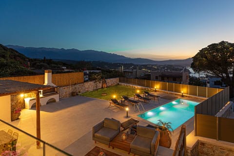 Balcony / Terrace / Patio, Building Exterior, Outdoor, Pool