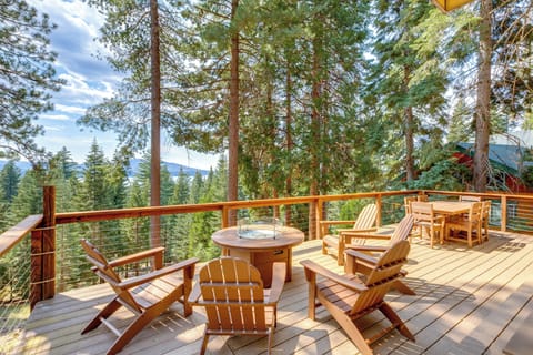 Lake Almanor Vacation Rental | 3BR | 2BA | Stairs Required | 1,408 Sq Ft