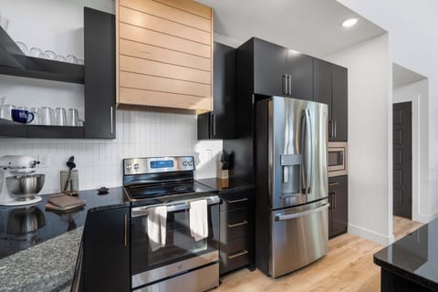 The sophisticated kitchen is well equipped for an unforgettable getaway​