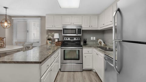 Pinnacle Port A113 - Kitchen