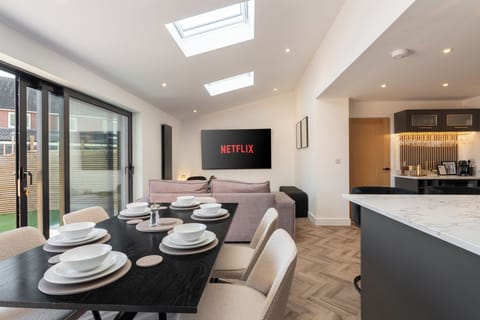 Dining Area:
Bright dining space overlooking the garden, with a large table perfect for shared meals and easy access to the outdoor seating area.