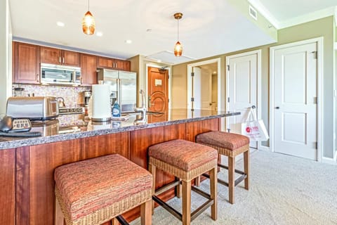 Sleek appliances and thoughtful layout for effortless hosting HKH-348