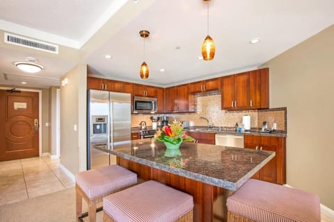 Modern appliances and colorful accents bring personality to paradise HKH-323