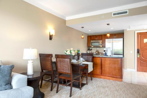 A polished space that balances form, function, and island flair HKH-424