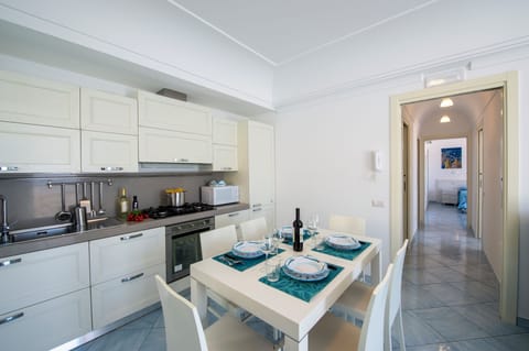 The fully equipped kitchen includes everything you need 