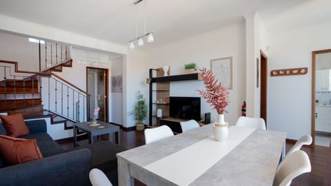Stylish and inviting living and dining area at Atlantic Nest by LovelyStay, in Água de Pena, Madeira – perfect for relaxing after a day of exploring or plane-spotting nearby #machico #plane-spotting #madeira