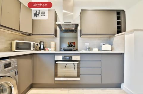 Kitchen at Little piggy rentals Short Lets & Serviced Accommodation
