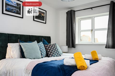 Bedroom at Little piggy rentals Lets & Serviced Accommodation