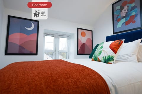 Bedroom at Little piggy rentals Lets & Serviced Accommodation