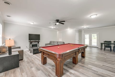 Petersburg Vacation Rental | 2BR | 1BA | Steps Required | 1,500 Sq Ft