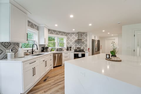 Main Kitchen | Main Floor | Dual Keurig/Drip Coffee Maker | Dishwasher