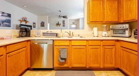 Full kitchen area - dishwasher/sink/coffee maker/air fryer