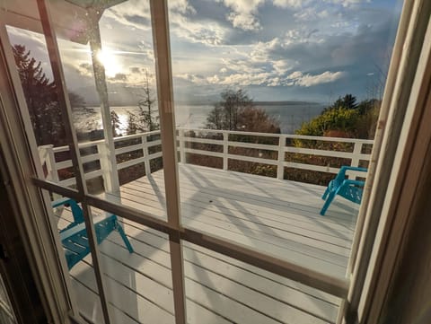 Cliff Haven on the Bay Balcony in Winter season