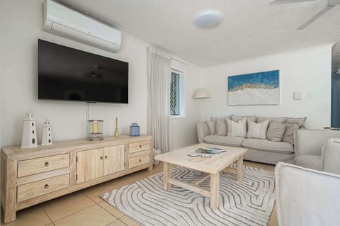 Comfort and fuctionality with a 3 seater lounge and 2 armchairs