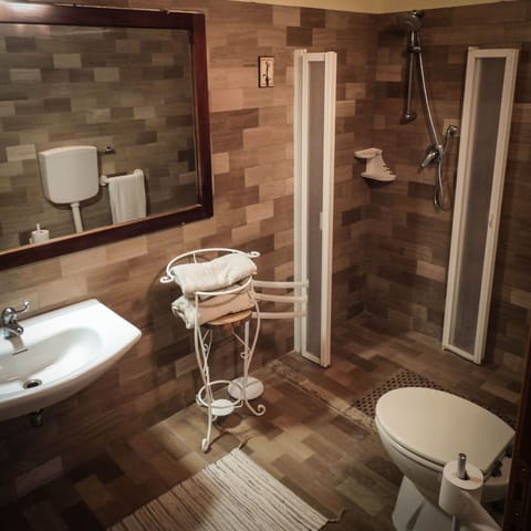 Autumn, Bathroom, Spring, Summer