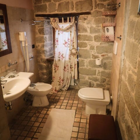 Autumn, Bathroom, Spring, Summer