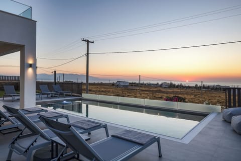 An inviting spot to cool off, unwind, and enjoy the peaceful atmosphere 