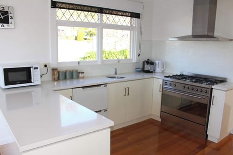 Large oven for families to cook