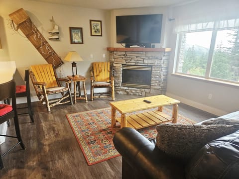 Furniture, Indoors, Living Room, Home Decor, Screen