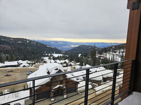 Nature, Outdoors, Scenery, Building, Shelter