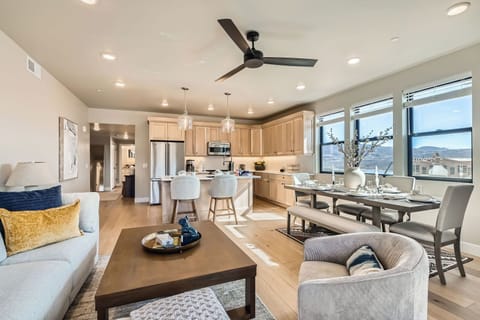 Relax and recharge in this sun-drenched, modern mountain retreat. Enjoy open-concept dining and cozy evenings by the stone fireplace. Large windows offer breathtaking views, perfect for your next getaway.
