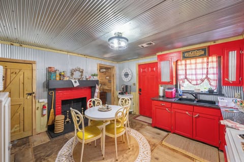 Kitchen/ dining area